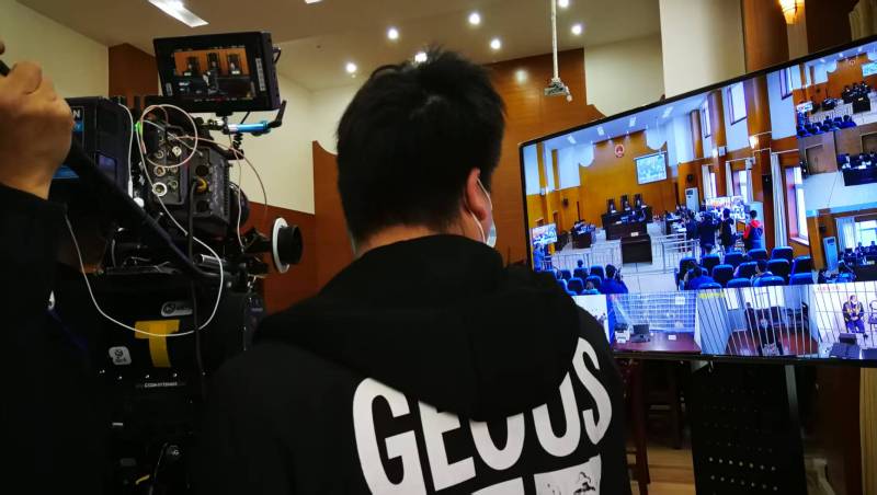 AI生成VS人工创意——浑江区广告片拍摄公司的技术浪漫主义实践